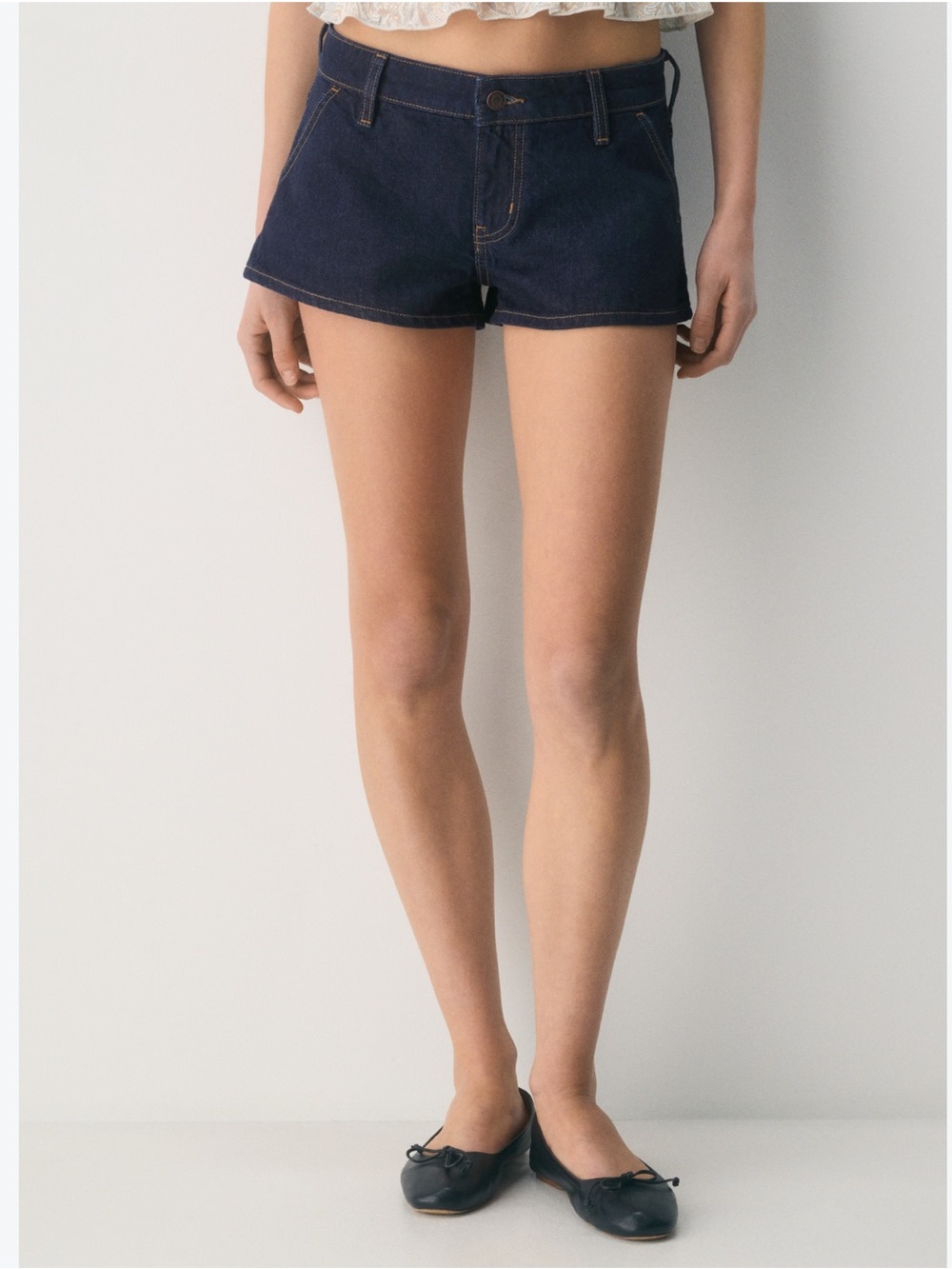 Wilfred Aritzia Carriage Dark Blue Denim Short Shorts. Size 30